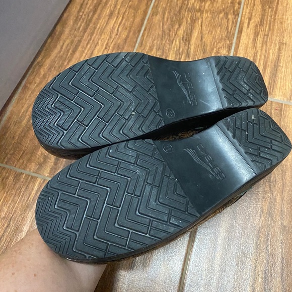 Brown Dansko clogs - Picture 6 of 6